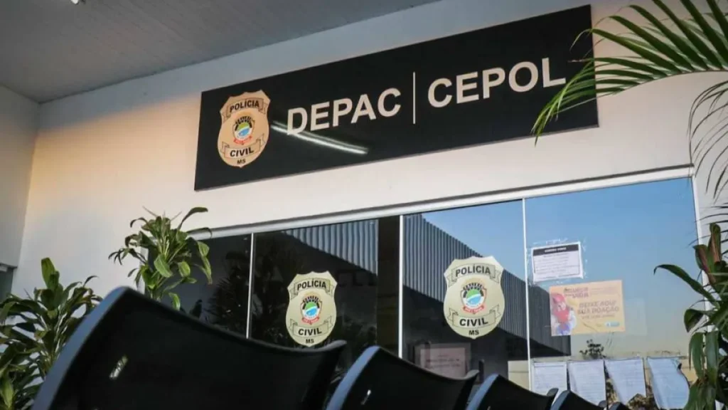 Menino de 6 anos é deixado sozinho por horas e caso vai para delegacia