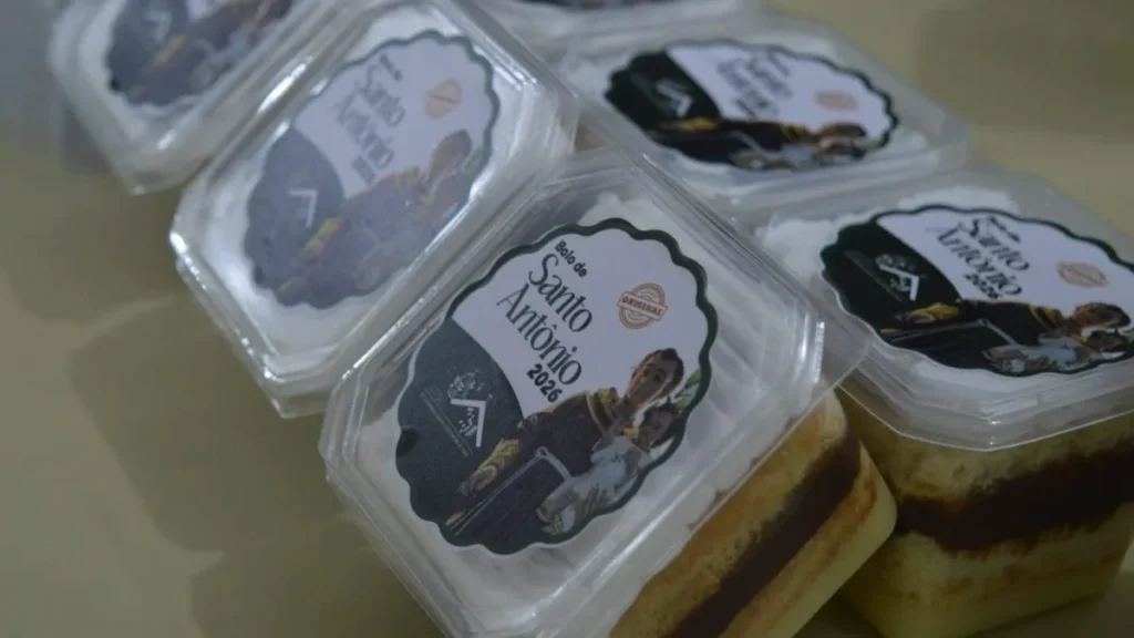 Bolo de Santo Antônio: 17 mil pedaços e 3 mil alianças