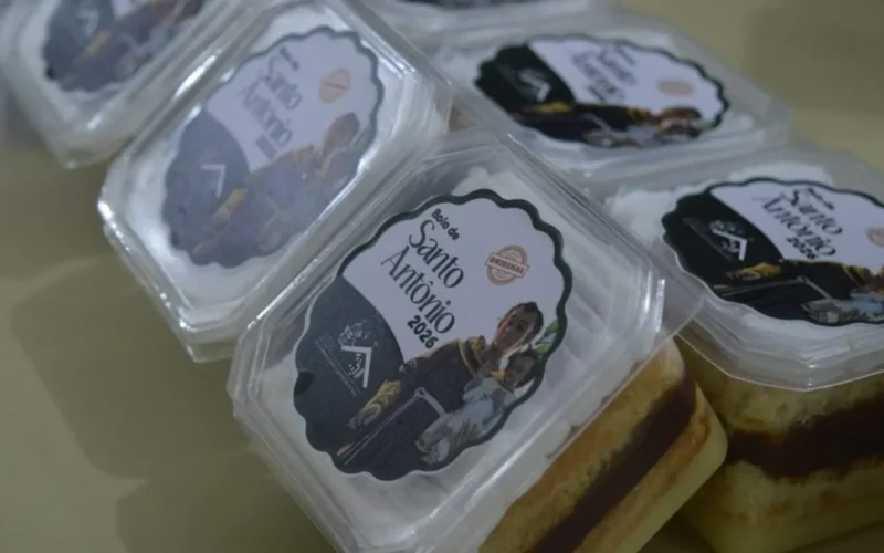 Bolo de Santo Antônio: 17 mil pedaços e 3 mil alianças