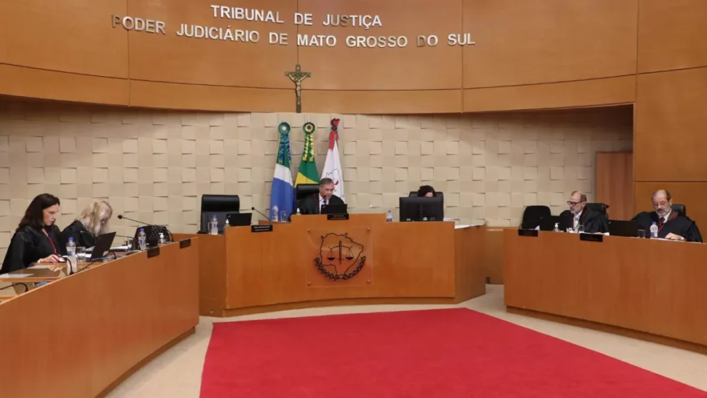 Homem é condenado por divulgar fotos íntimas do ex em perfil falso