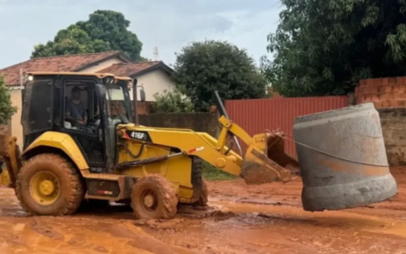 Chuvas em Três Lagoas abrem cratera e adiam desfile de 111 anos