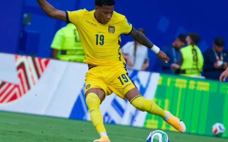 Equador domina, mas para em goleiro e empata com Curaçao