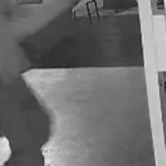 Dupla armada invade tabacaria e deixa dois feridos em Coxim