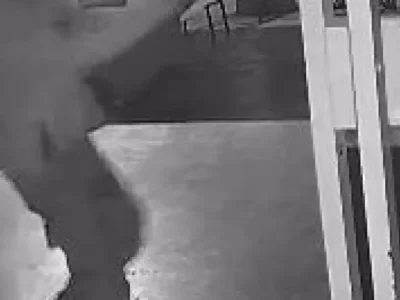Dupla armada invade tabacaria e deixa dois feridos em Coxim