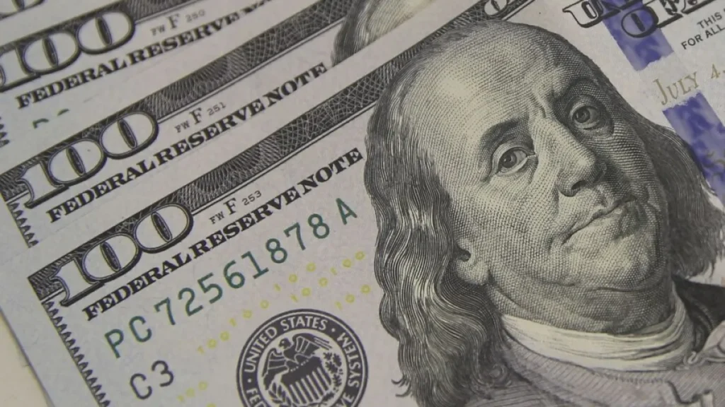 Dólar cai a R$ 5,16 com dados de emprego no Brasil