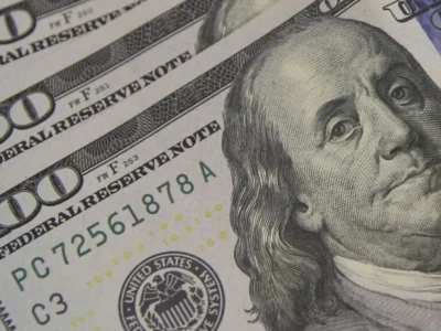 Dólar cai a R$ 5,16 com dados de emprego no Brasil