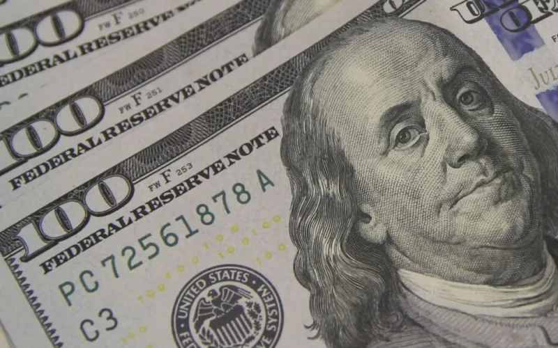 Dólar cai a R$ 5,16 com dados de emprego no Brasil