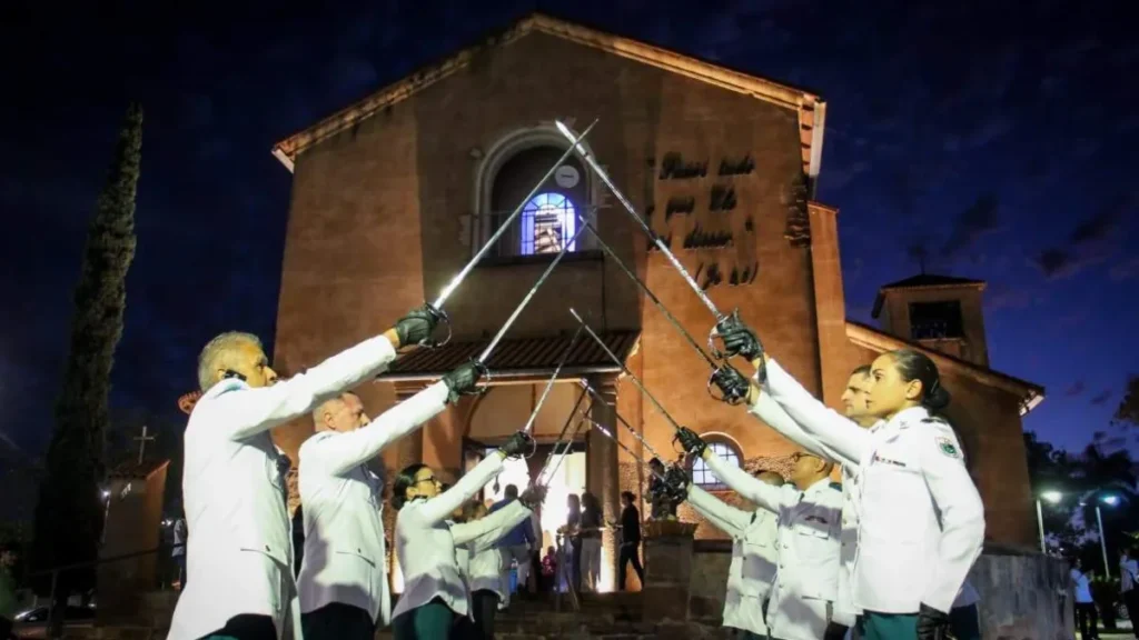Procissão reúne fiéis em homenagem à padroeira de MS