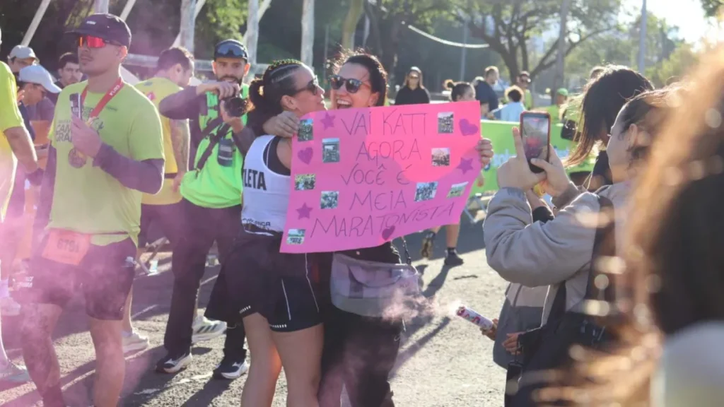 Maratona de Campo Grande: torcida faz diferença na linha de chegada