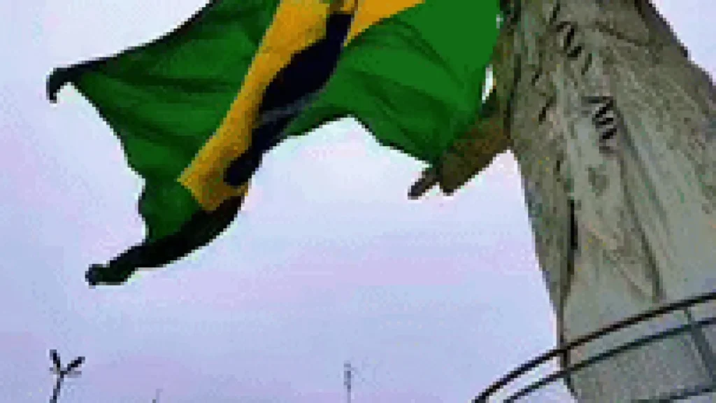 Cristo Rei do Pantanal apoia Seleção com bandeirão na Copa
