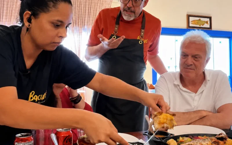 Pedro Bial prova a culinária de MS em Bonito e aprova
