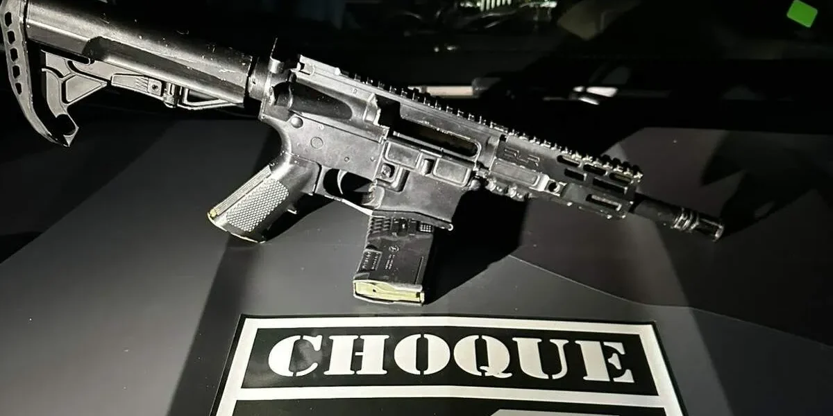 Fuzil M4 americano avaliado em R$ 40 mil é achado em avenida