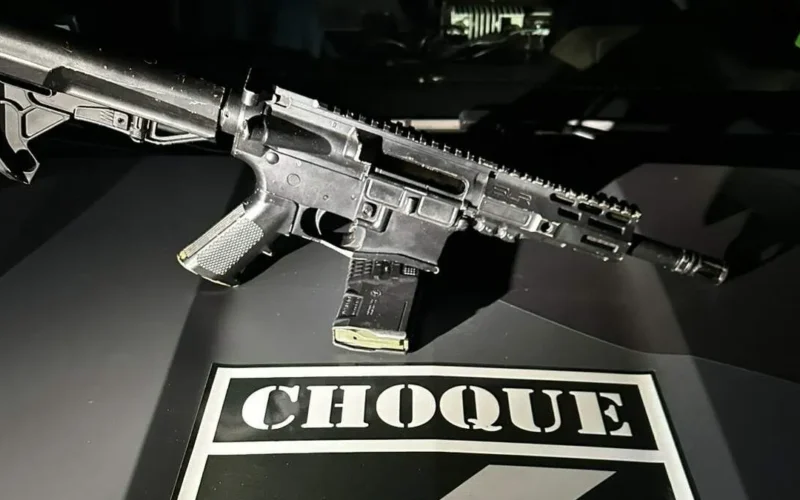 Fuzil M4 americano avaliado em R$ 40 mil é achado em avenida