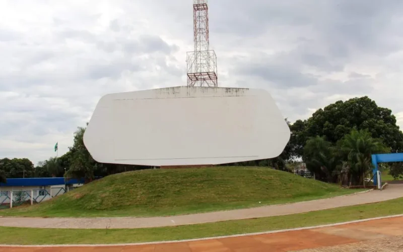 Arraiá com sertanejo raiz abre programação do Autocine da UFMS