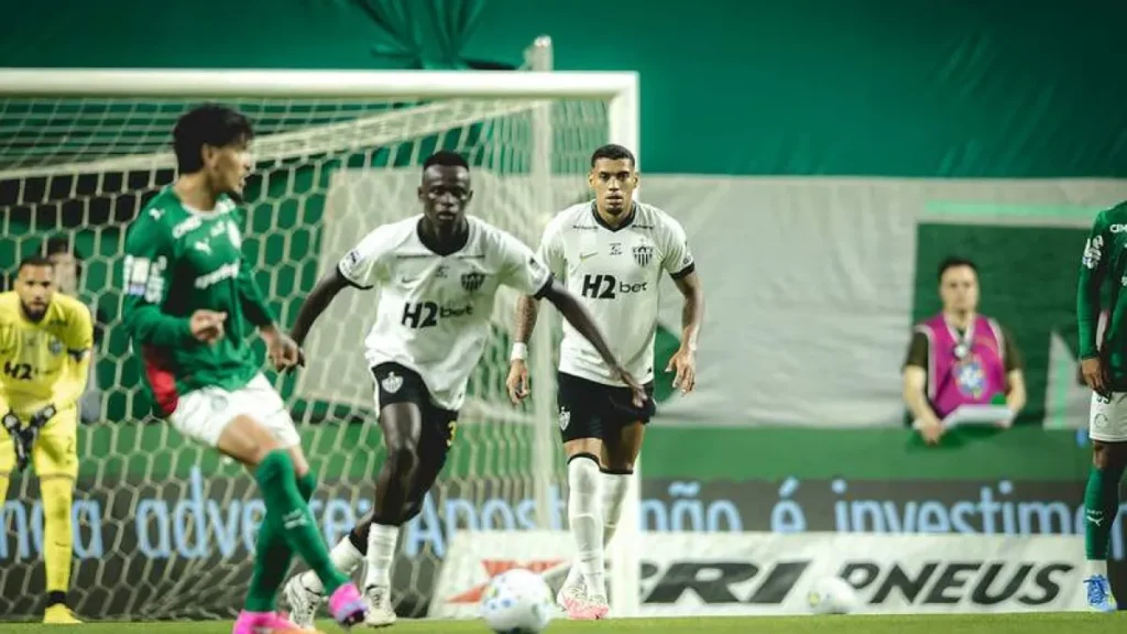 Atlético-MG vence Palmeiras por 2 a 1 e segura líder no Brasileirão