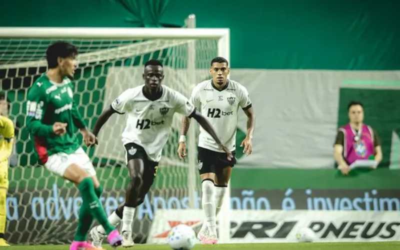 Atlético-MG vence Palmeiras por 2 a 1 e segura líder no Brasileirão