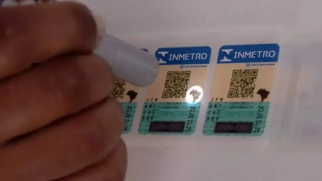 Inmetro: selo com QR Code em pneus e colchões a partir de 2027