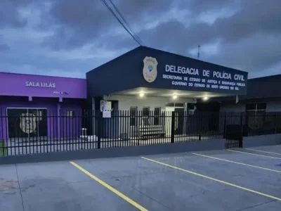 Jovem de 23 anos é morto a tiros ao abrir portão de casa