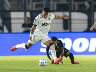 Cuello marca contra ex-clube e Atlético vence Bragantino pela Sul-Americana