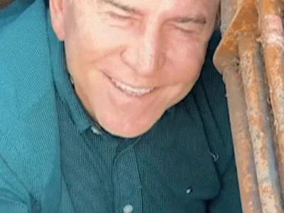 Giroto apela a hater de Adriane e grava vídeo em bueiro